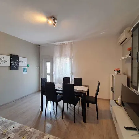 Apartment In Novigrad/istrien 9669 *